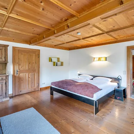 Gutshof Achatswies, Nordwand Daire Fischbachau